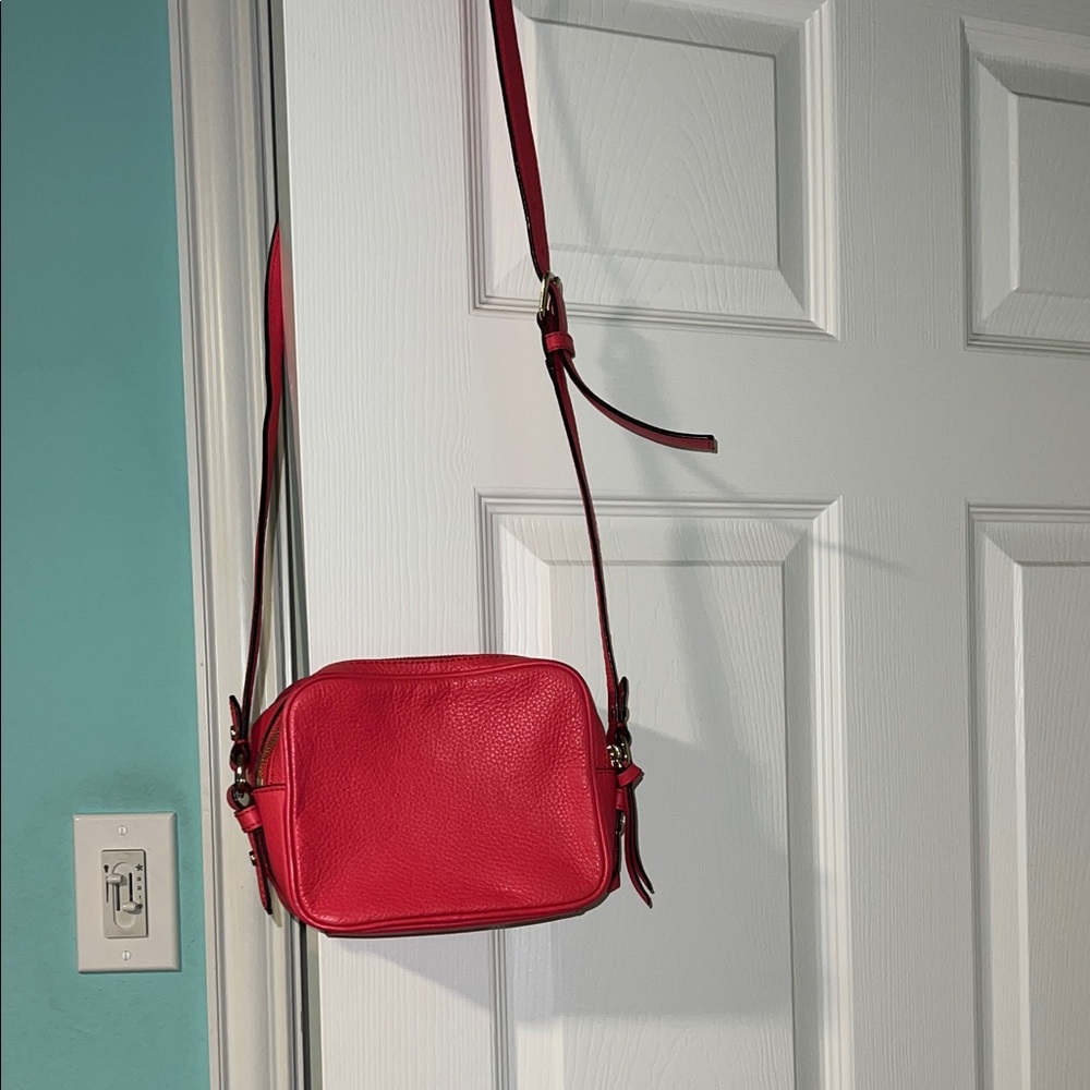 kate spade pink leather crossbody camera bag with gold hardware - Picture 2 of 6